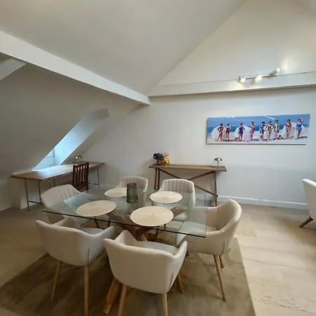 Historic Charm Penthouse * Левен