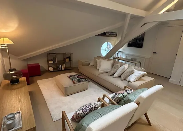 Historic Charm Penthouse Apartment Leuven