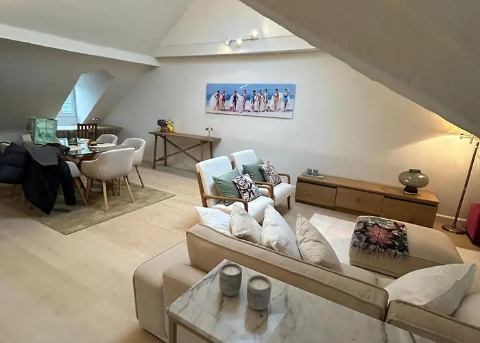 Historic Charm Penthouse Апартаменти Левен