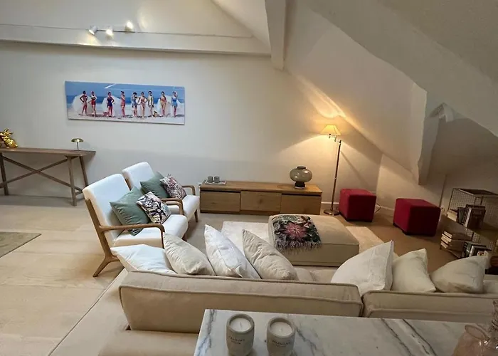 Historic Charm Penthouse Апартаменти Левен