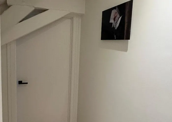 Апартаменти Historic Charm Penthouse Левен